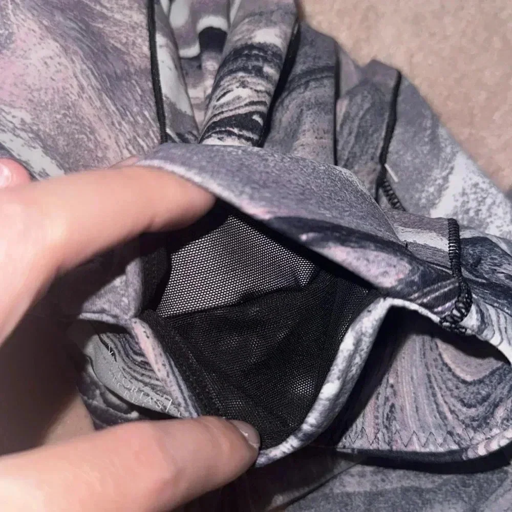 Victoria’s Secret High Rise Pocket Leggings Onyx Marble 7/8 Length NWOT - Picture 8 of 9